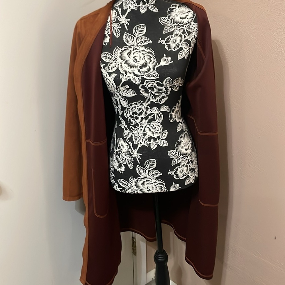 Solitaire Tan Trench type jacket Minimalist Design - Picture 5 of 9